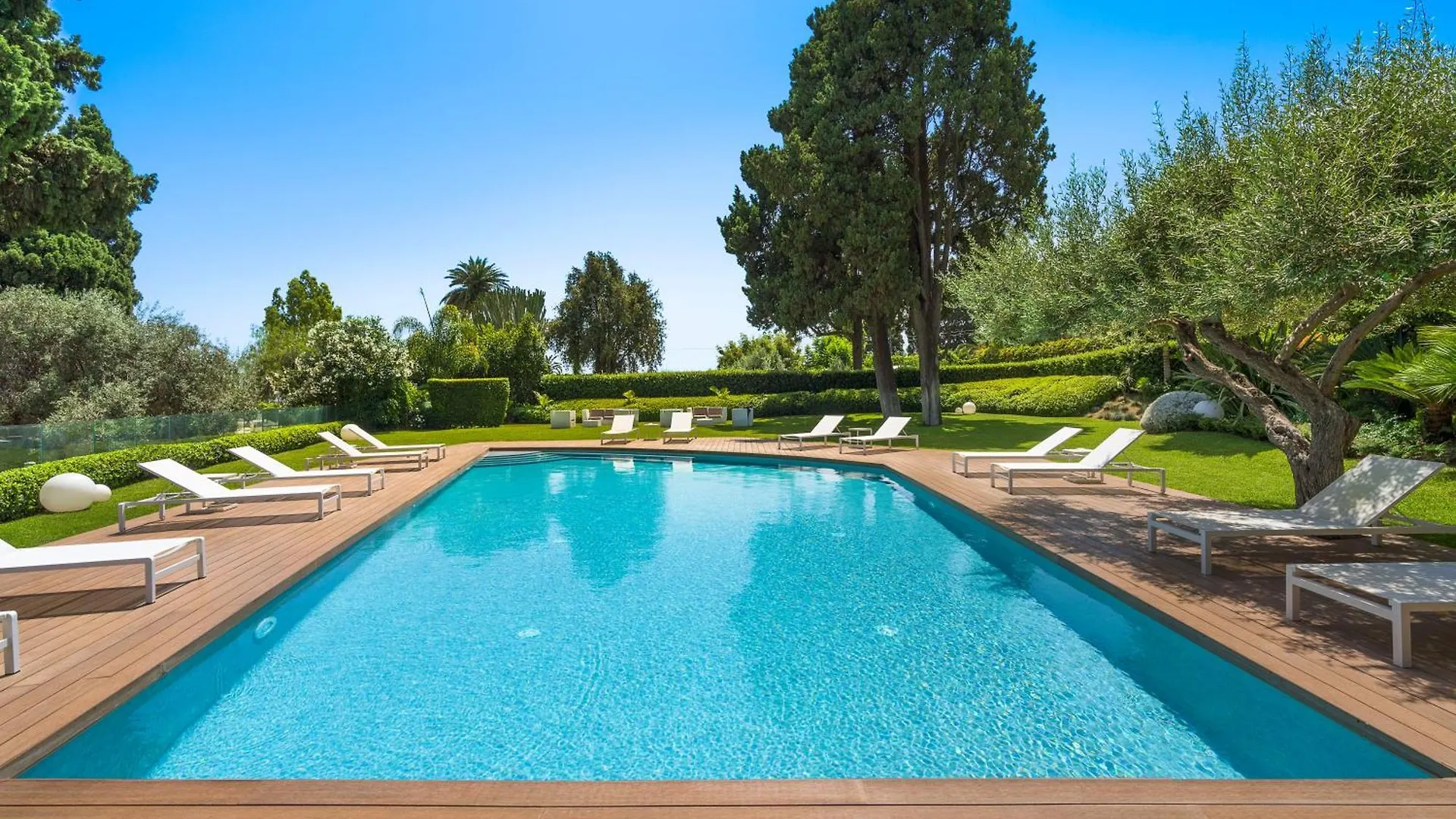 Isola Bella Infinity Suites Taormina 2*,