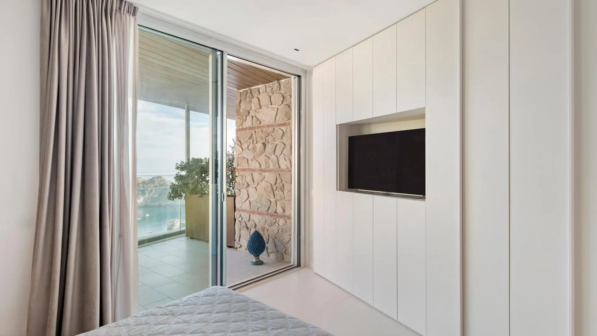 Isola Bella Infinity Suites Taormina Aparthotel