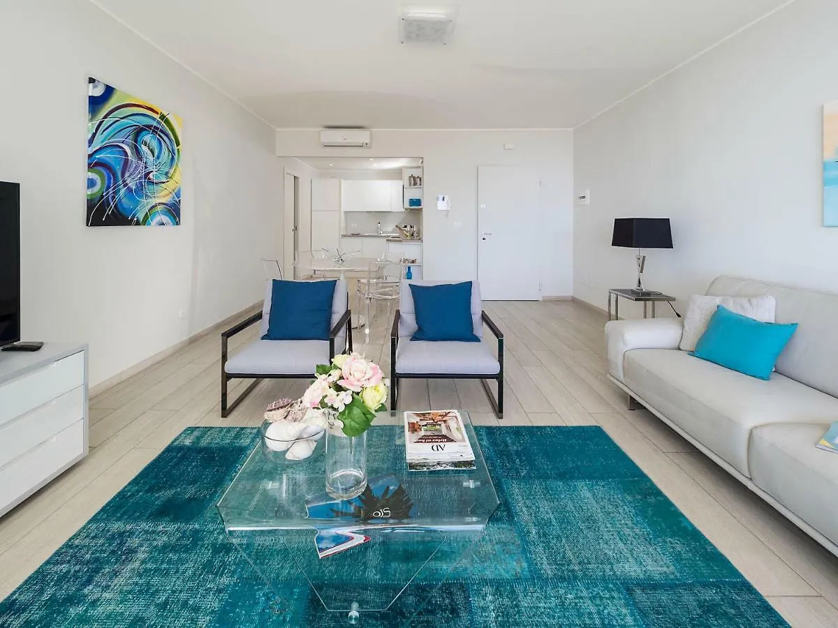 تاورمينا Isola Bella Infinity Suites 2*,