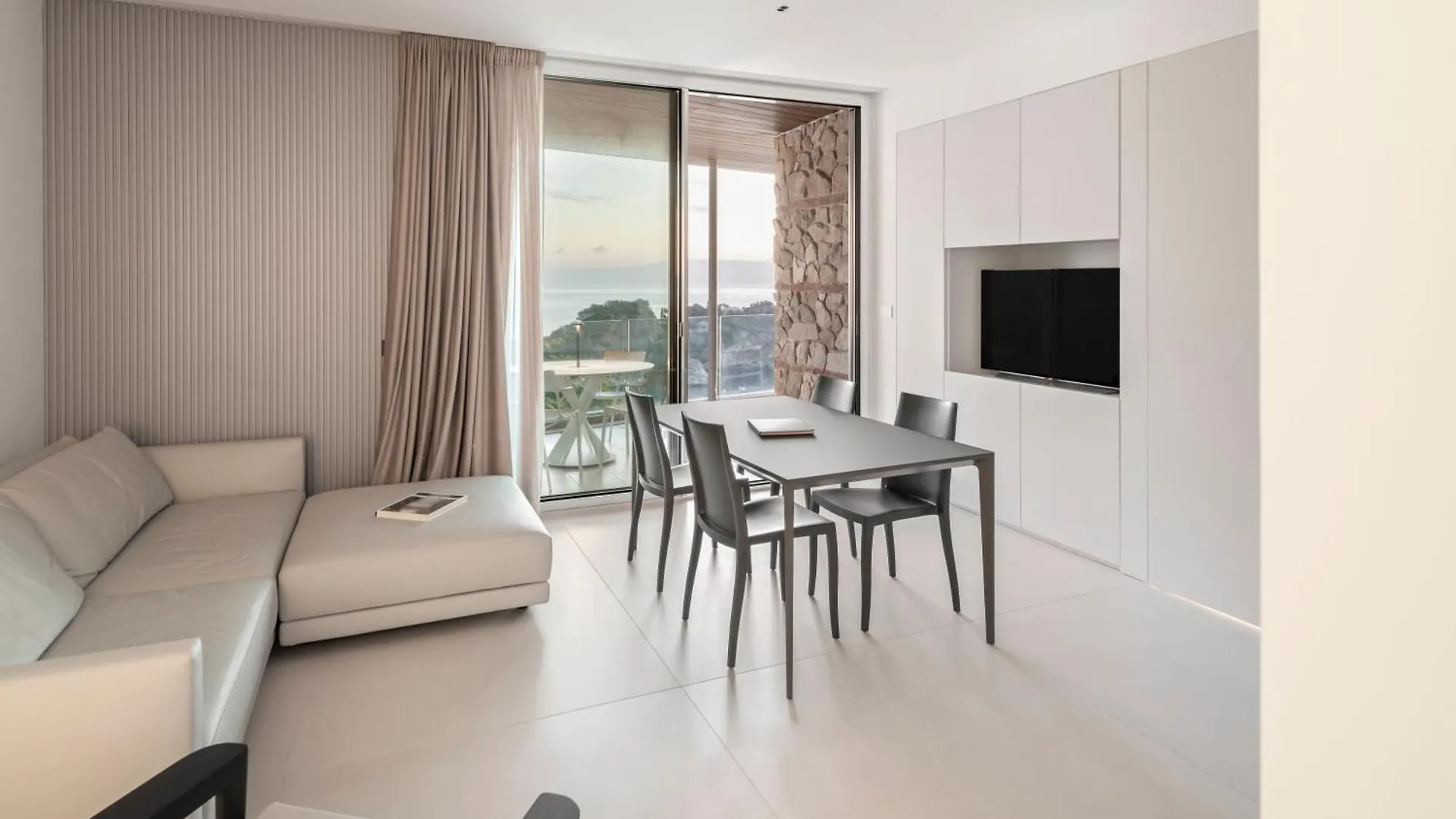 Isola Bella Infinity Suites Taormina Aparthotel